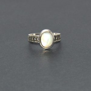 Sterling Silver Cable Knit Band with Mother of Pearl Ring Size 8 3/4